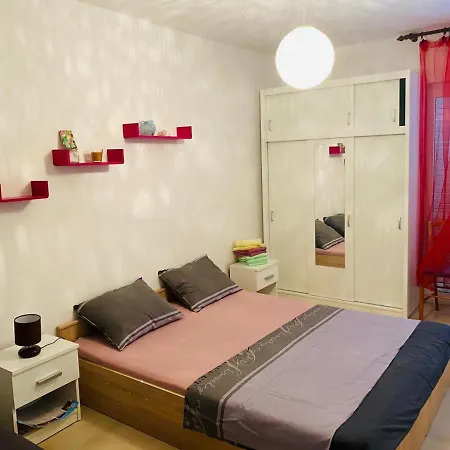 Roxy Apartment
